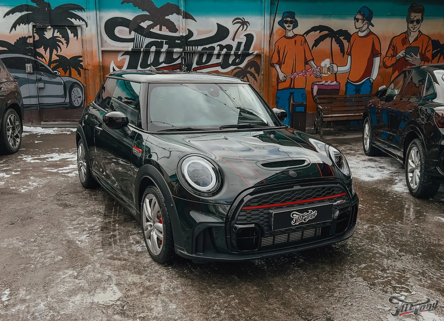 Оклеили Mini Cooper в глянцевый полиуретан + антихром, окрас элементов интерьера и насадок выхлопа